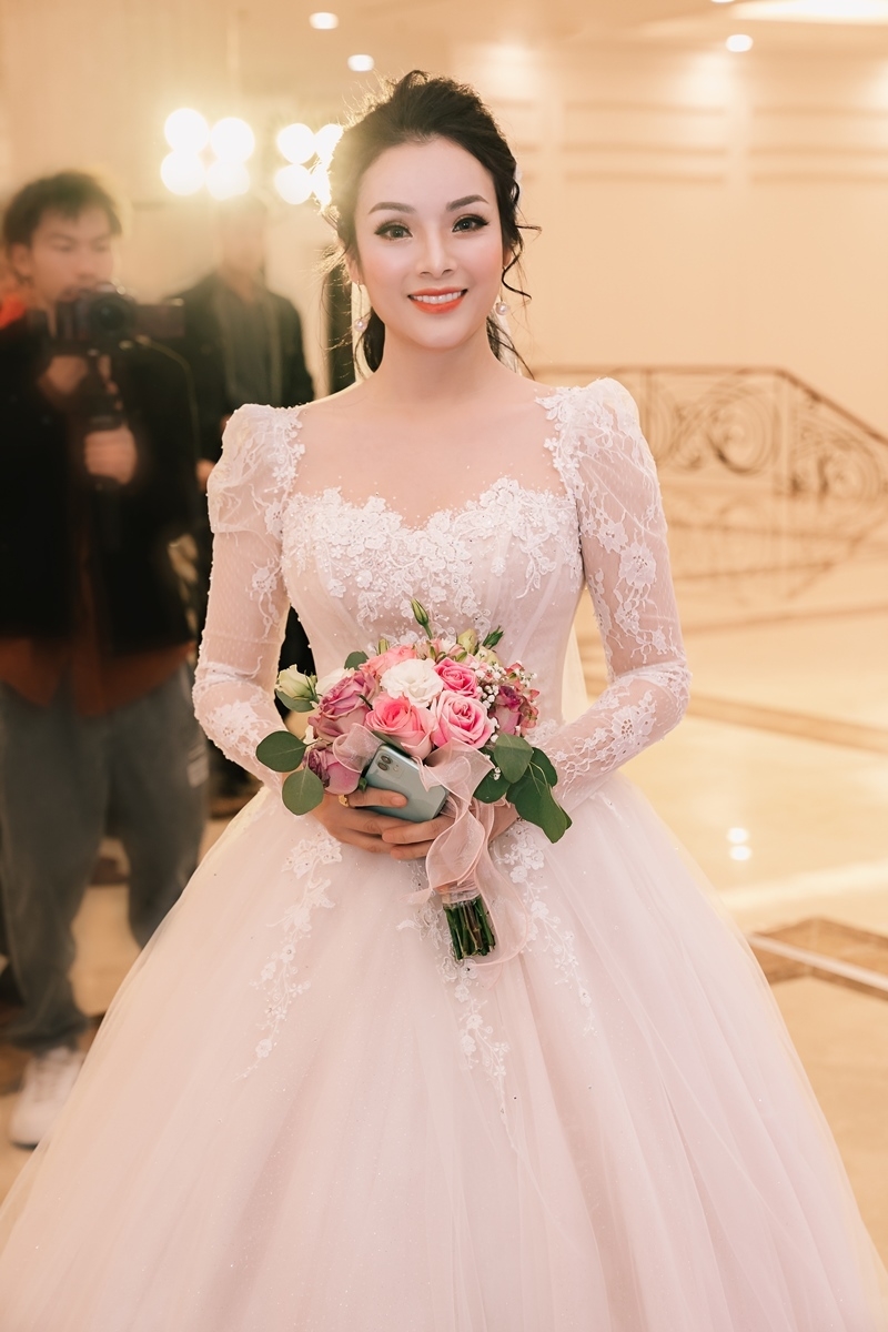 Tân Nhàn kết hôn lần 2