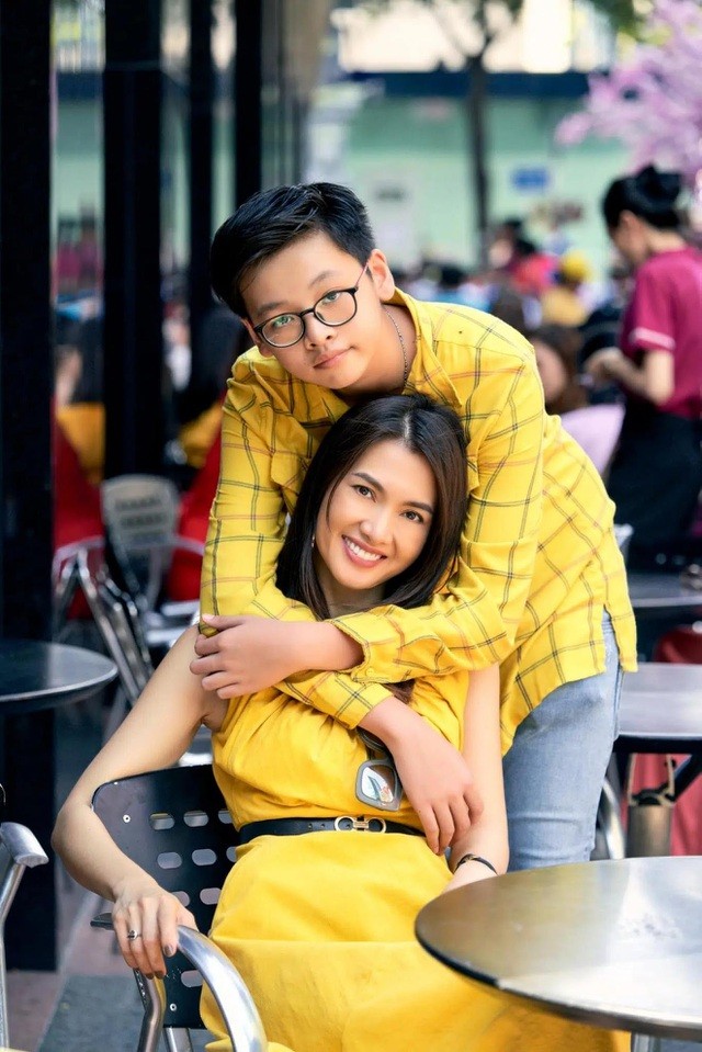 Nhan sắc gây sốt của các "cậu ấm cô chiêu" nhà sao Việt