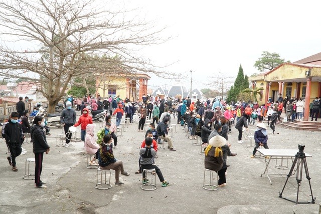 Hải Dương: Hàng trăm người đi xét nghiệm nhanh Covid-19