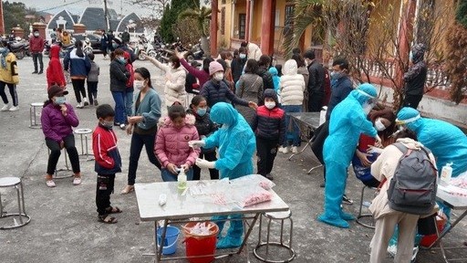 Hải Dương: Hàng trăm người đi xét nghiệm nhanh Covid-19