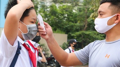 Hà Nội: Covid-19 bùng phát trở lại, các trường 'tái kích hoạt' phòng chống dịch
