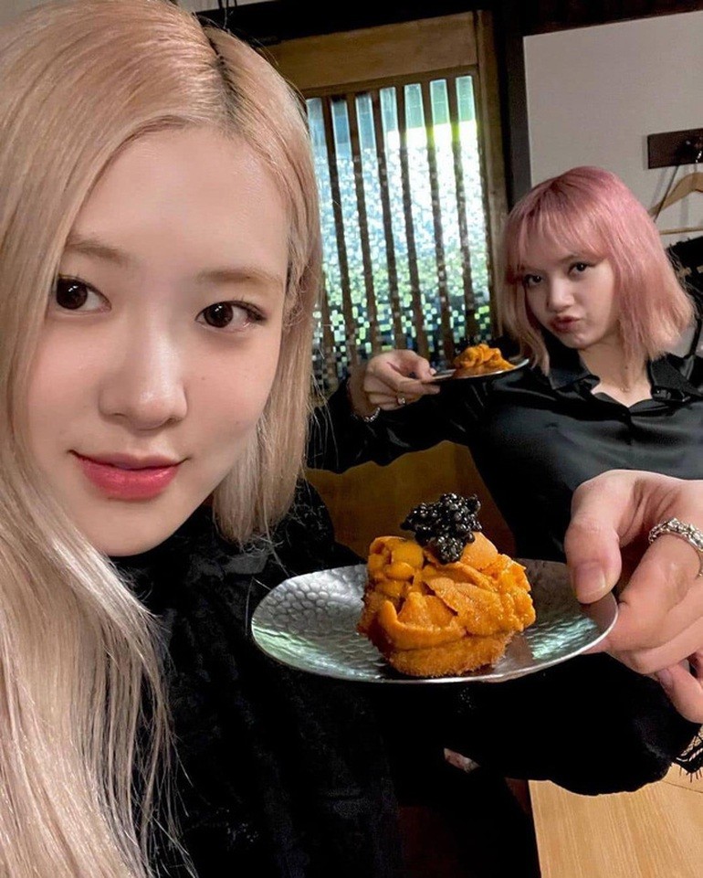 Các ngôi sao khắp thế giới làm gì trong ngày đầu năm mới 2022? Các ngôi sao khắp thế giới làm gì trong ngày đầu năm mới 2022?