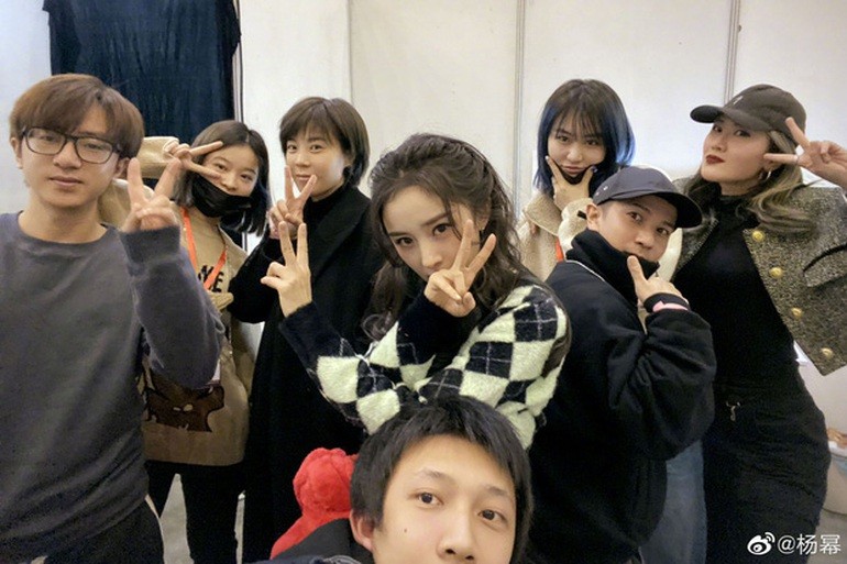 Các ngôi sao khắp thế giới làm gì trong ngày đầu năm mới 2022? Các ngôi sao khắp thế giới làm gì trong ngày đầu năm mới 2022?