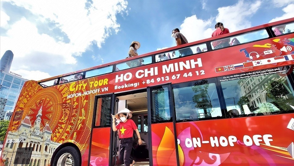 Đón khách du lịch hàng không xông đất năm mới