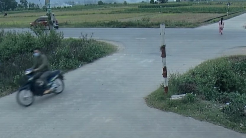 Phố trong làng tập 40: Bé Tình đã một mình lên núi?