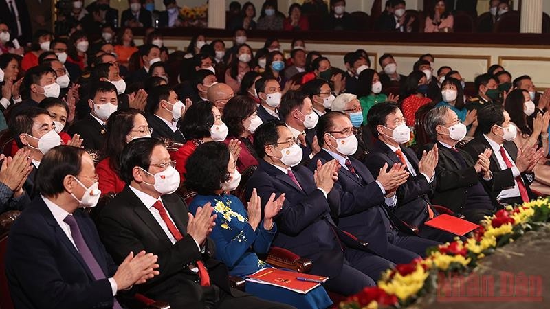 Lễ công bố và trao Giải báo chí toàn quốc về xây dựng Đảng (Giải Búa liềm vàng) lần thứ VI - năm 2021 Lễ công bố và trao Giải báo chí toàn quốc về xây dựng Đảng (Giải Búa liềm vàng) lần thứ VI - năm 2021