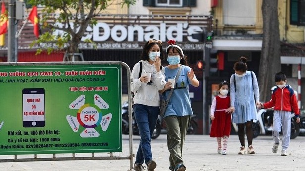 Dù ghi nhận gần 3.000 F0 mỗi ngày, Hà Nội chỉ còn 4 quận huyện 'vùng cam'
