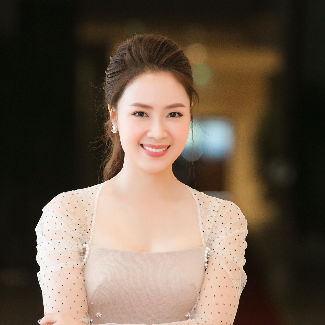 Hồng Diễm biến hóa trong bộ ảnh đón Xuân mới