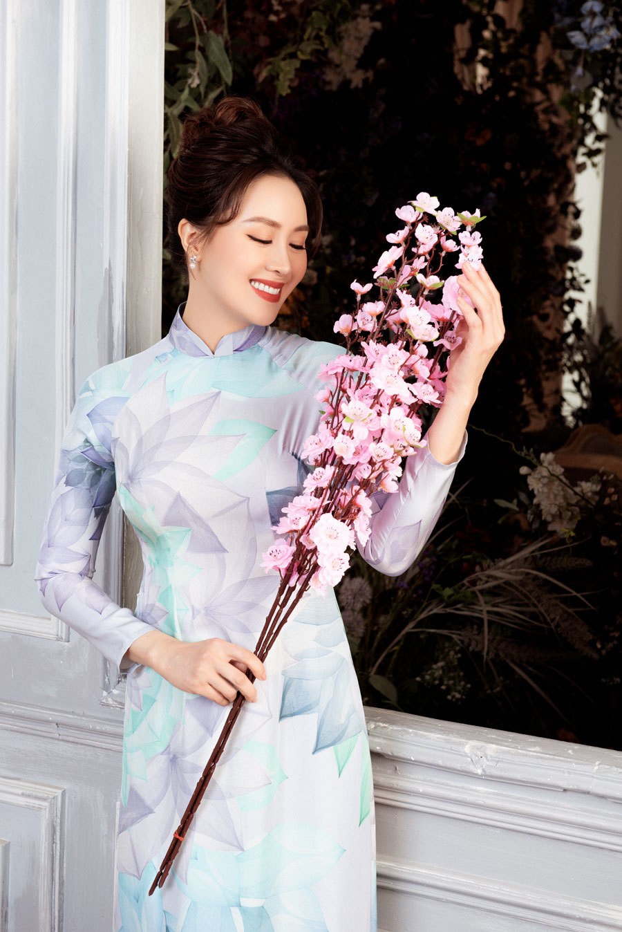 Hồng Diễm biến hóa trong bộ ảnh đón Xuân mới