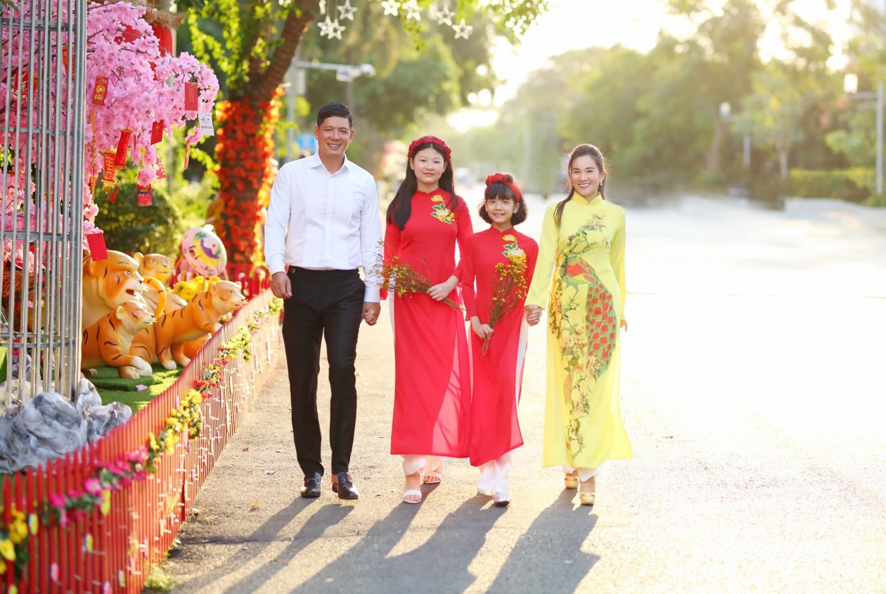 Bất ngờ với chiều cao ấn tượng của con gái Bình Minh