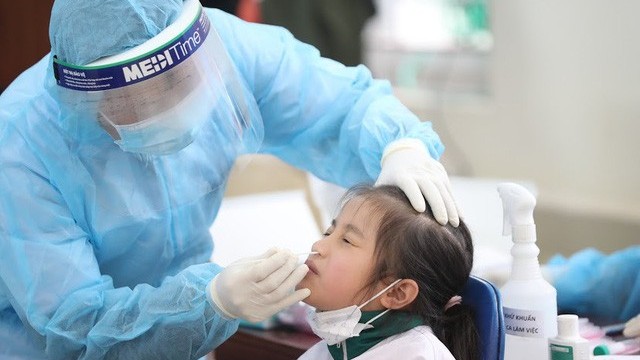 Covid-19 ở Hà Nội: Hiệu trưởng Trường Tiểu học Xuân Phương tự nguyện vào khu cách ly đón Tết với học sinh