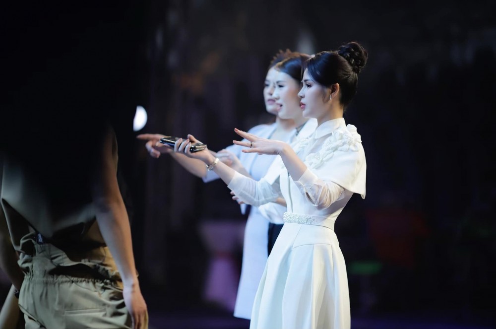 Dàn diễn viên 'Hướng dương ngược nắng' tỏa sáng trong Gặp gỡ diễn viên truyền hình 2021