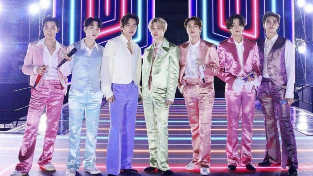 BTS sánh vai cùng huyền thoại The Beatles trong top 10 nhóm nhạc xuất sắc nhất mọi thời đại