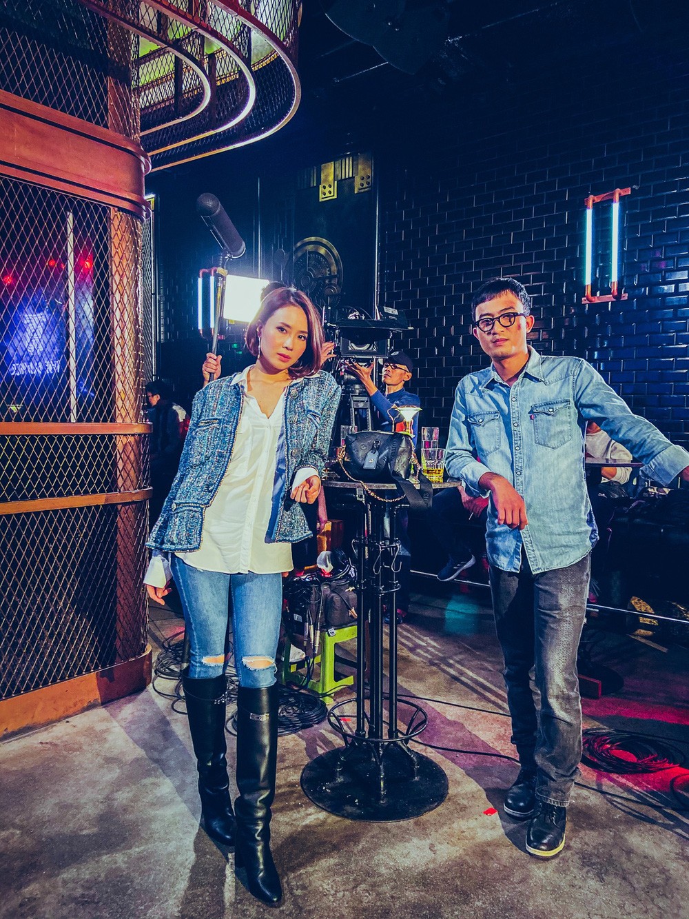 'Bấn loạn' với thời trang của Hồng Diễm trong Hướng dương ngược nắng