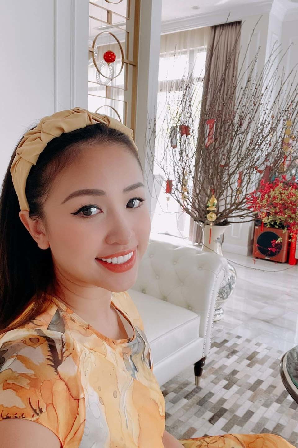 Sao Việt rộn ràng đón Tết