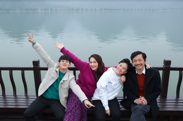 Bảo Thanh hội ngộ dàn diễn viên phim Về nhà đi con Bảo Thanh hội ngộ dàn diễn viên phim Về nhà đi con