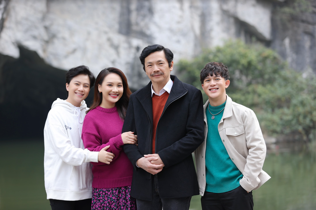 Bảo Thanh hội ngộ dàn diễn viên phim Về nhà đi con Bảo Thanh hội ngộ dàn diễn viên phim Về nhà đi con