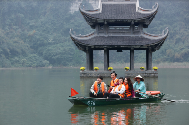 Bảo Thanh hội ngộ dàn diễn viên phim Về nhà đi con Bảo Thanh hội ngộ dàn diễn viên phim Về nhà đi con