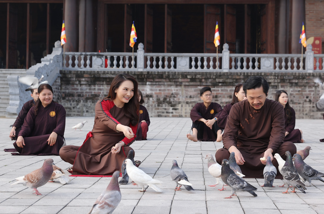 Bảo Thanh hội ngộ dàn diễn viên phim Về nhà đi con Bảo Thanh hội ngộ dàn diễn viên phim Về nhà đi con