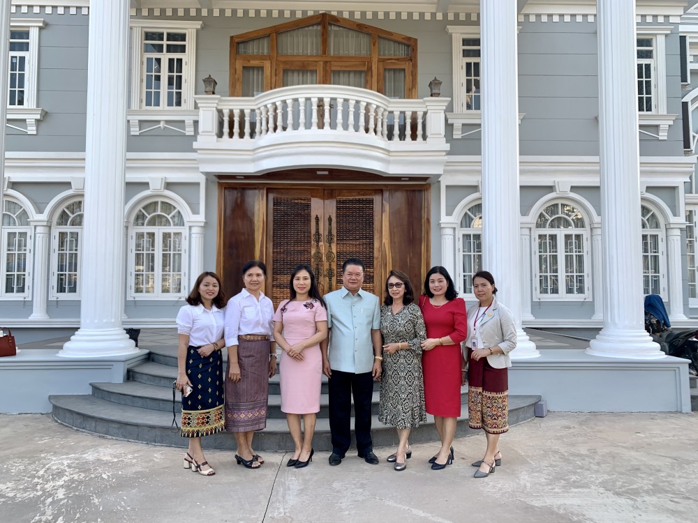 Rộn ràng không khí Tết cổ truyền của cộng đồng người Việt Nam tại Viêng Chăn (Lào)