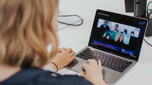 Trường đại học lo ngại sinh viên học trực tuyến lâu dài sẽ thụ động, thiếu tính tự giác