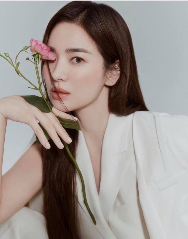 Song Hye Kyo hút hồn với phong cách không tuổi