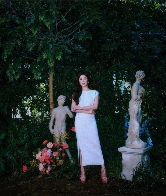 Song Hye Kyo hút hồn với phong cách không tuổi