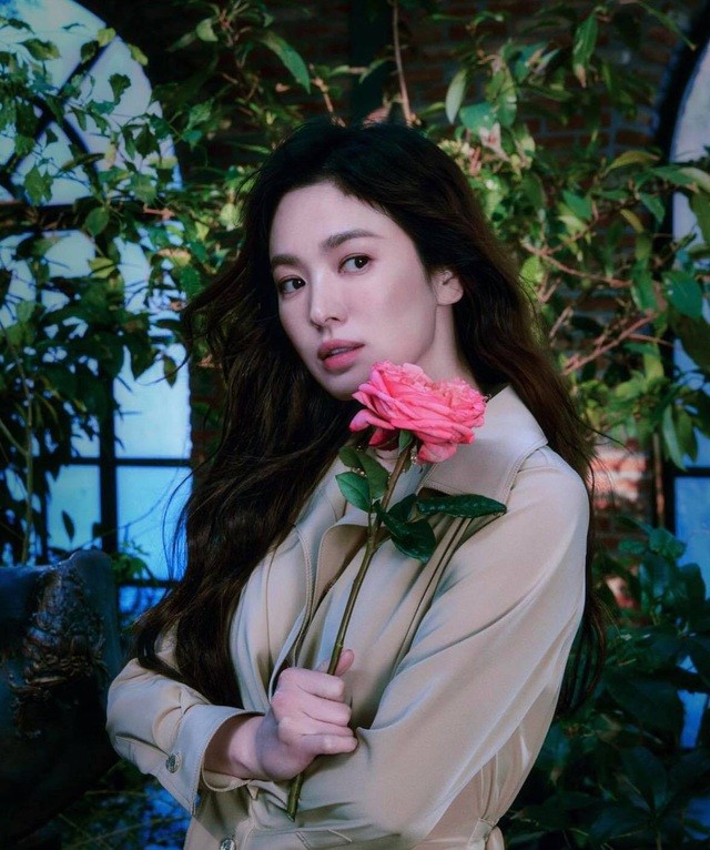 Song Hye Kyo hút hồn với phong cách không tuổi