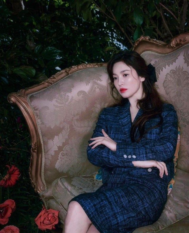 Song Hye Kyo hút hồn với phong cách không tuổi