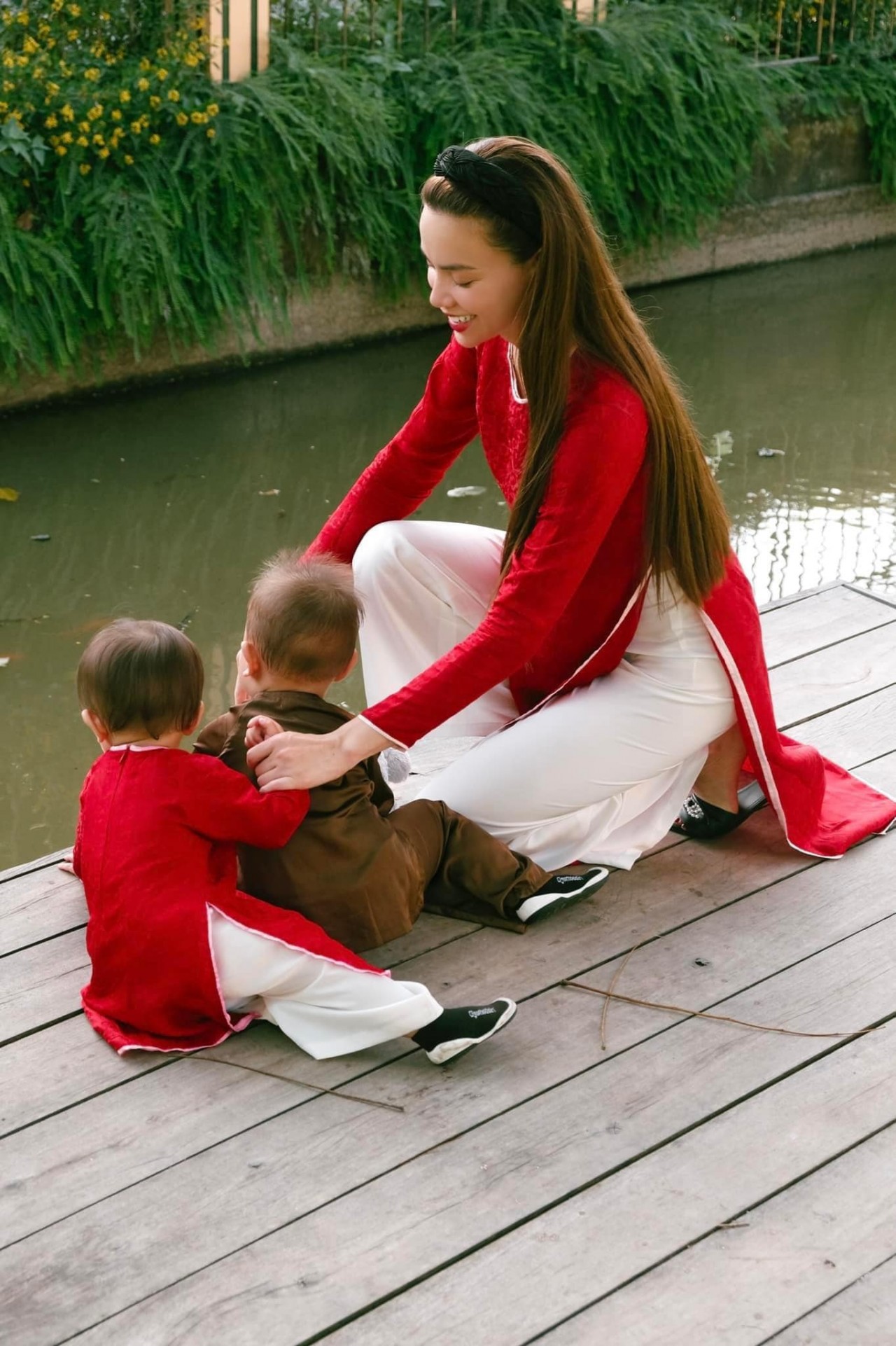 Lệ Quyên, Minh Hằng khoe eo thon