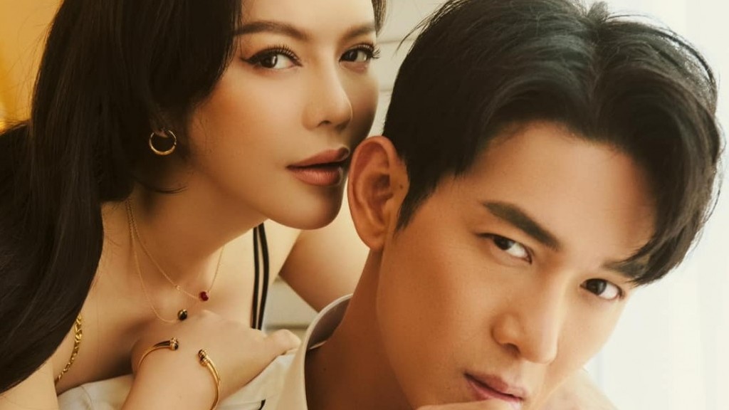 Sao Việt: Hương Tràm đăng ảnh sexy, Lý Nhã Kỳ tình tứ bên trai lạ, nam chính Phố trong làng tuyển người yêu cho đồng nghiệp