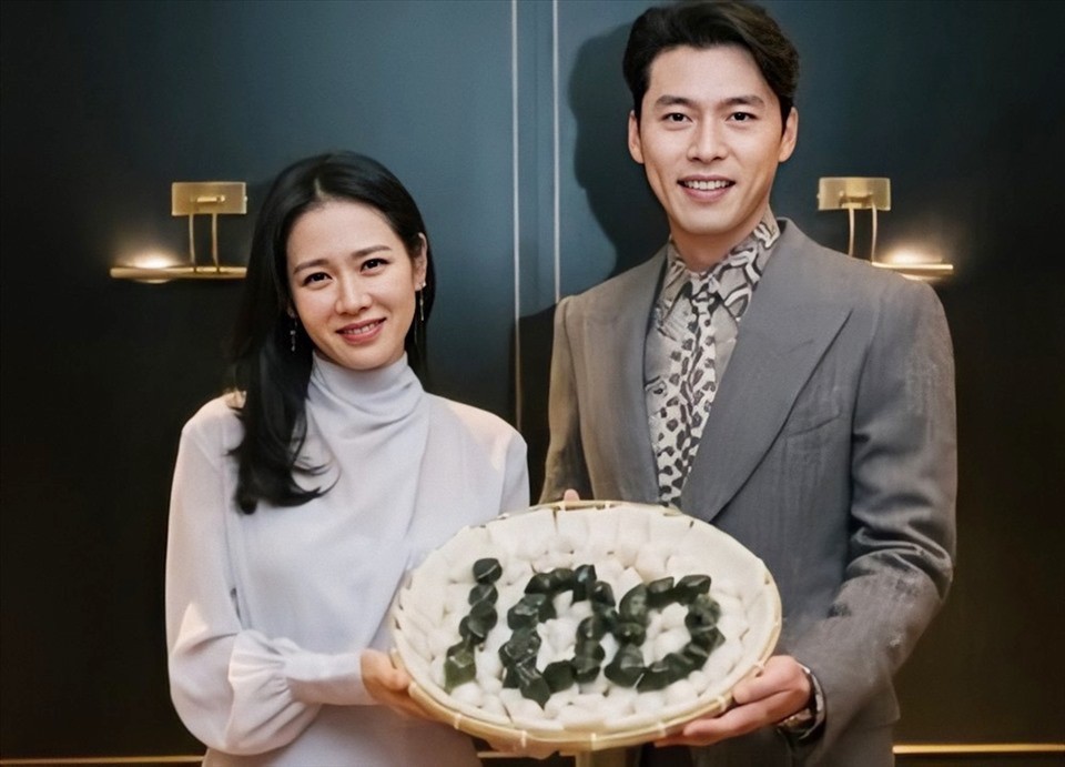 Ngắm khoảnh khắc ngọt ngào của cặp đôi Son Ye Jin - Hyun Bin