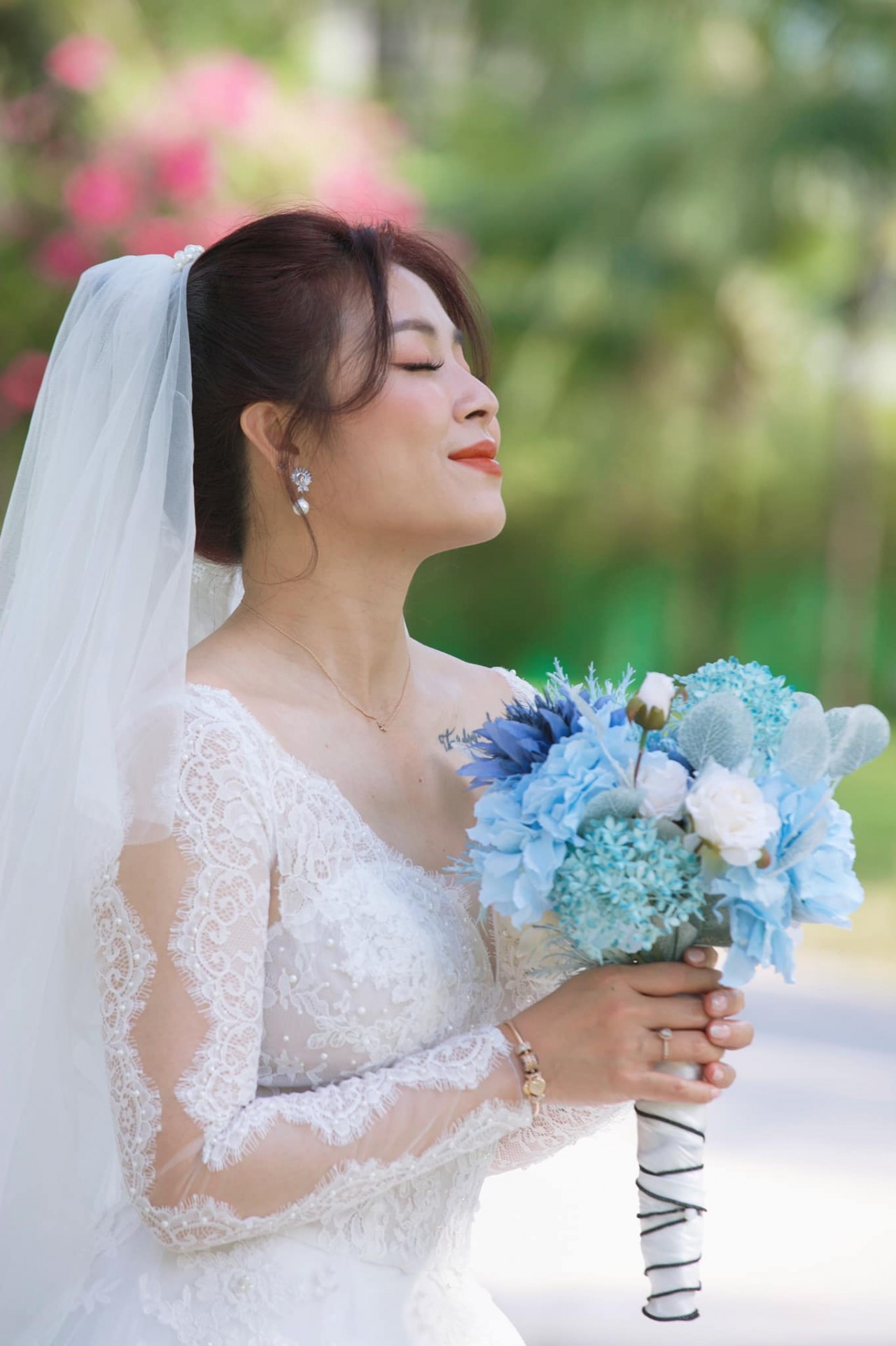 Sao Việt khoe quà Valentine