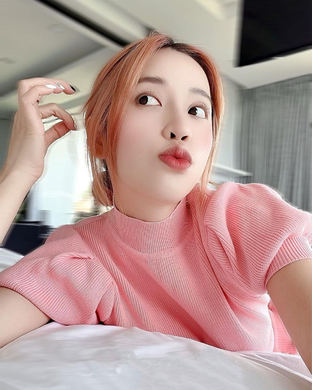 Sao Việt: Phạm Quỳnh Anh khoe dáng đồng hồ cát