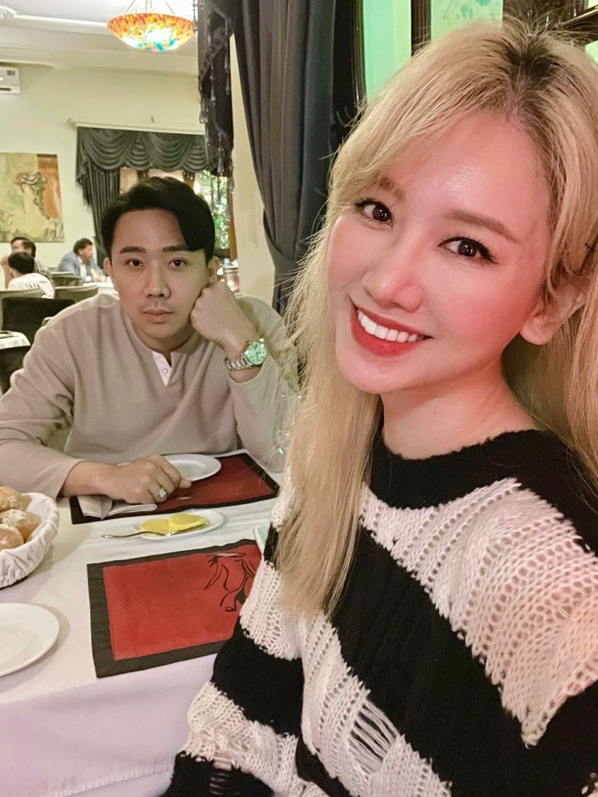 Sao Việt: Phạm Quỳnh Anh khoe dáng đồng hồ cát