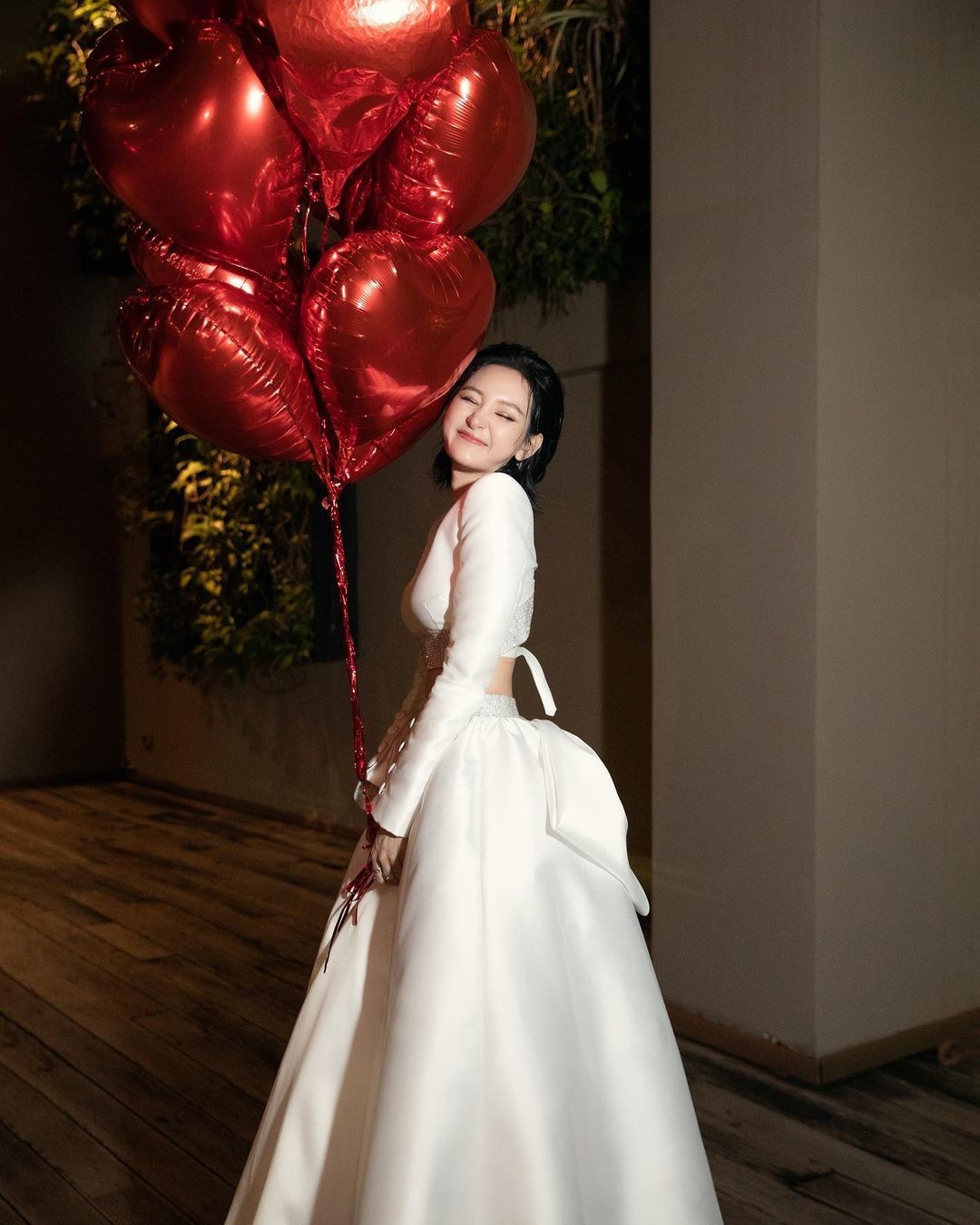 Sao Việt: Hồ Ngọc Hà khoe eo thon, chân dài Sao Việt: Hồ Ngọc Hà khoe eo thon, chân dài