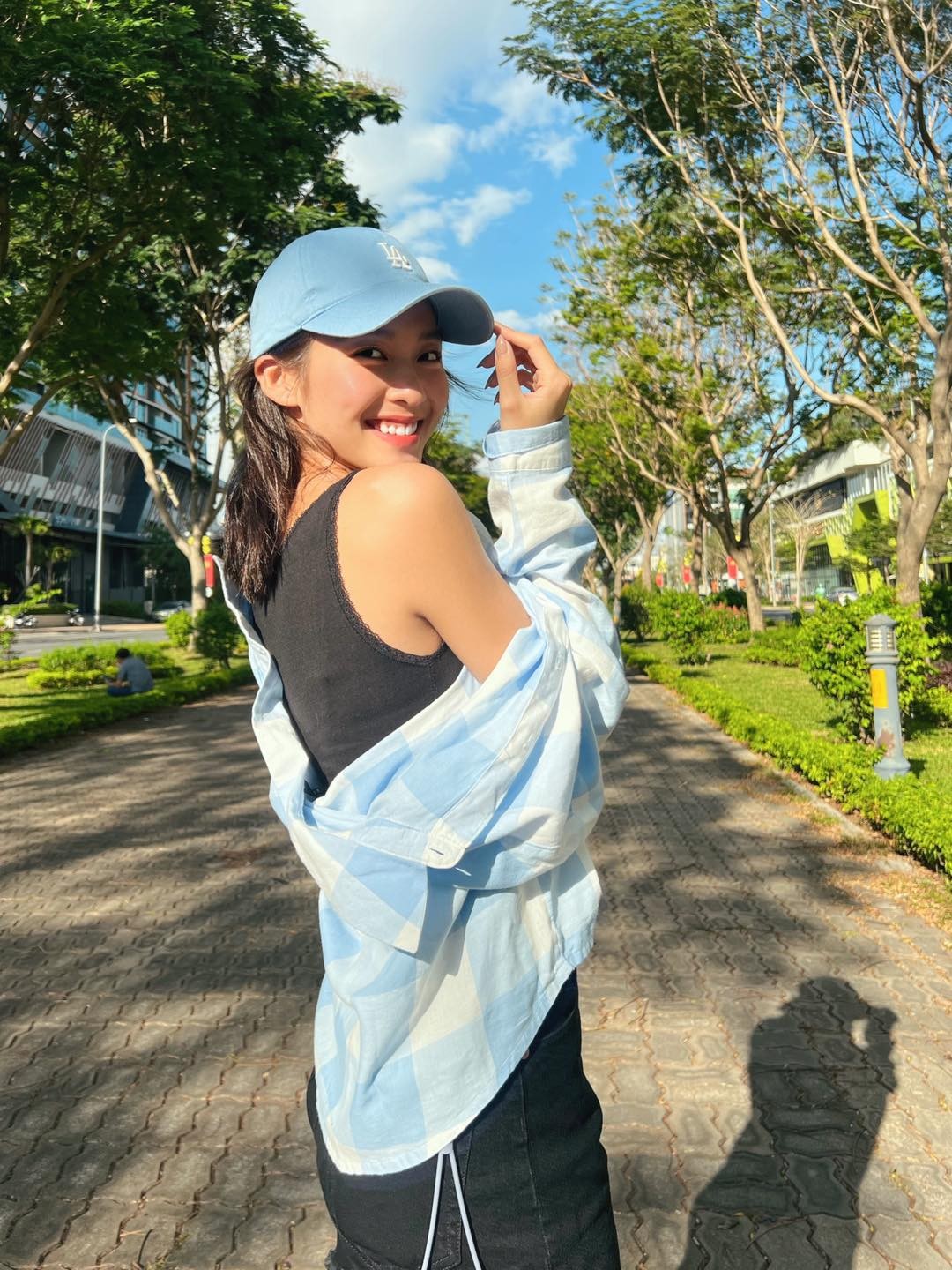 Sao Việt: Hồ Ngọc Hà khoe eo thon, chân dài Sao Việt: Hồ Ngọc Hà khoe eo thon, chân dài