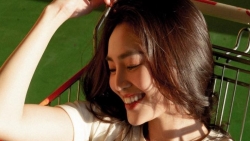 Sao Việt: Nữ chính Thương ngày nắng về và 10 ngày 'chiến đấu' với Covid-19, H'hen Niê khoe vai trần quyến rũ