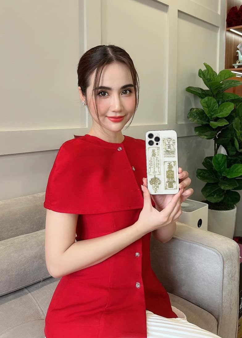 Sao Việt: Hồng Diễm đăng ảnh, Hồng Đăng phản ứng bất ngờ Sao Việt: Hồng Diễm đăng ảnh, Hồng Đăng phản ứng bất ngờ