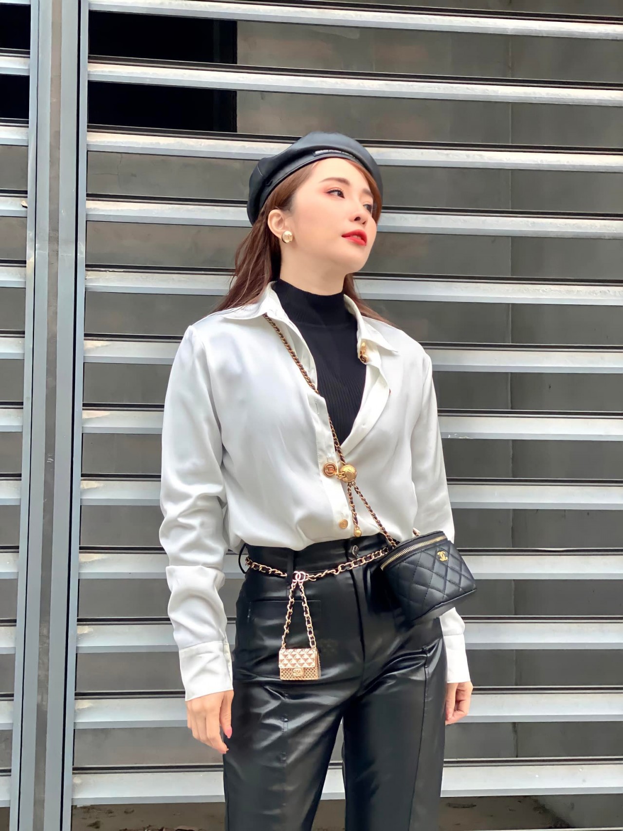 Việt Anh, Quỳnh Nga tình tứ bên bạn diễn