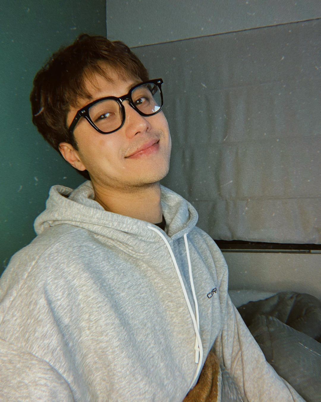 Việt Anh, Quỳnh Nga tình tứ bên bạn diễn