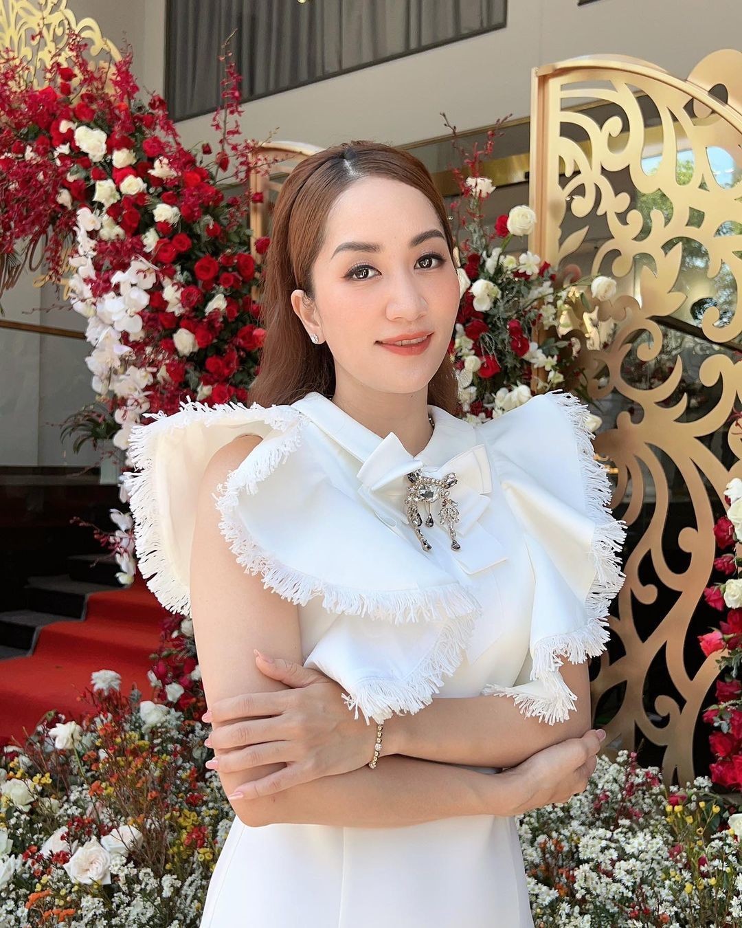 Việt Anh, Quỳnh Nga tình tứ bên bạn diễn