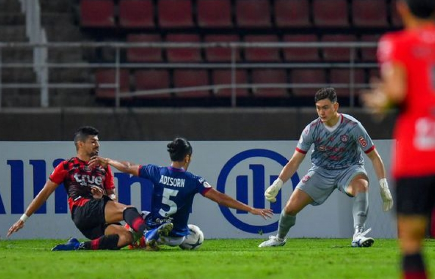 Báo Thái Lan chấm Văn Lâm điểm cao nhất Muangthong United