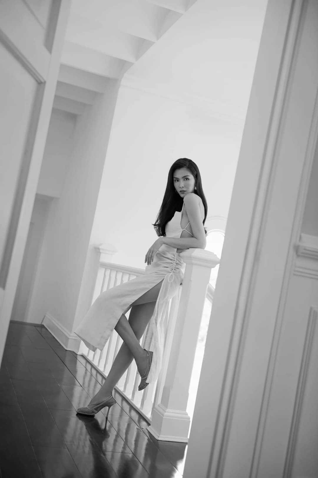 Sao Việt đồng loạt khoe thân hình quyến rũ