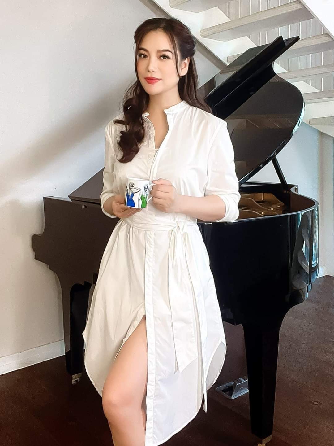 Sao Việt đồng loạt khoe thân hình quyến rũ