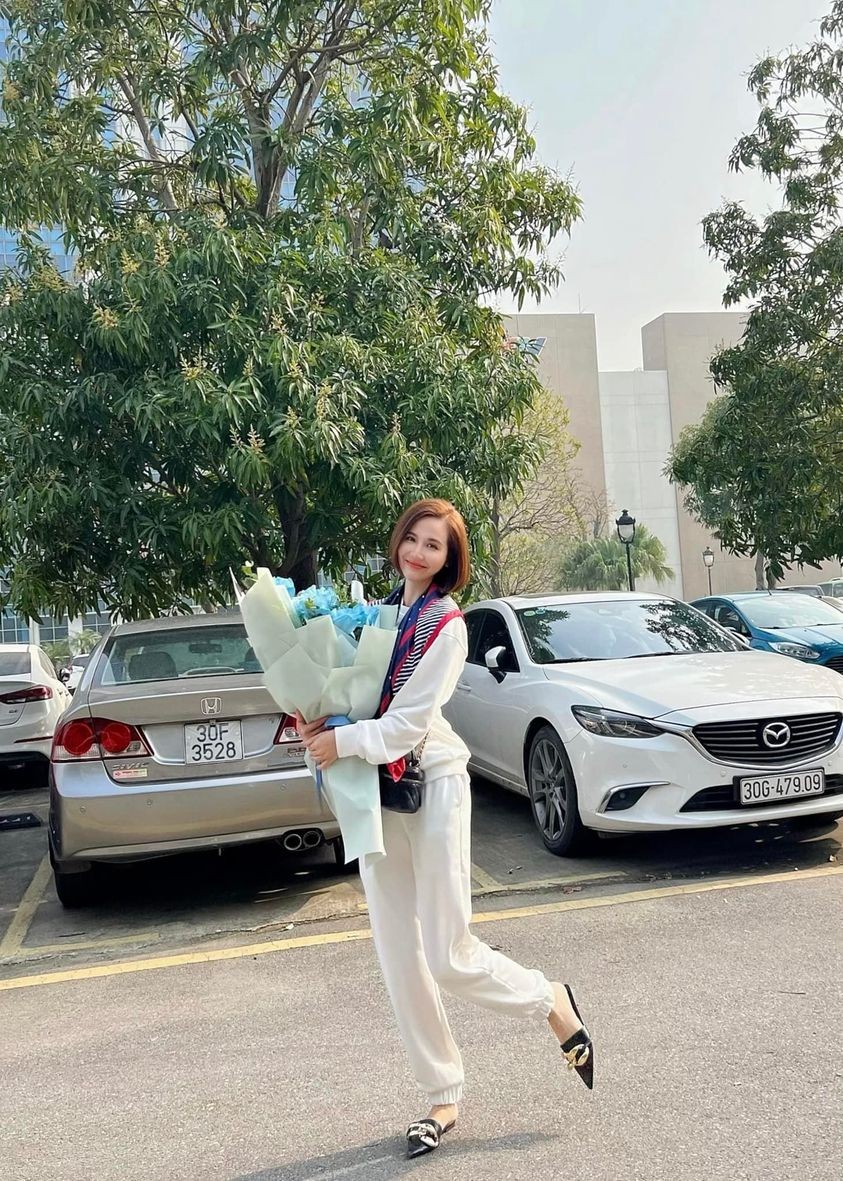 Sao Việt đồng loạt khoe thân hình quyến rũ