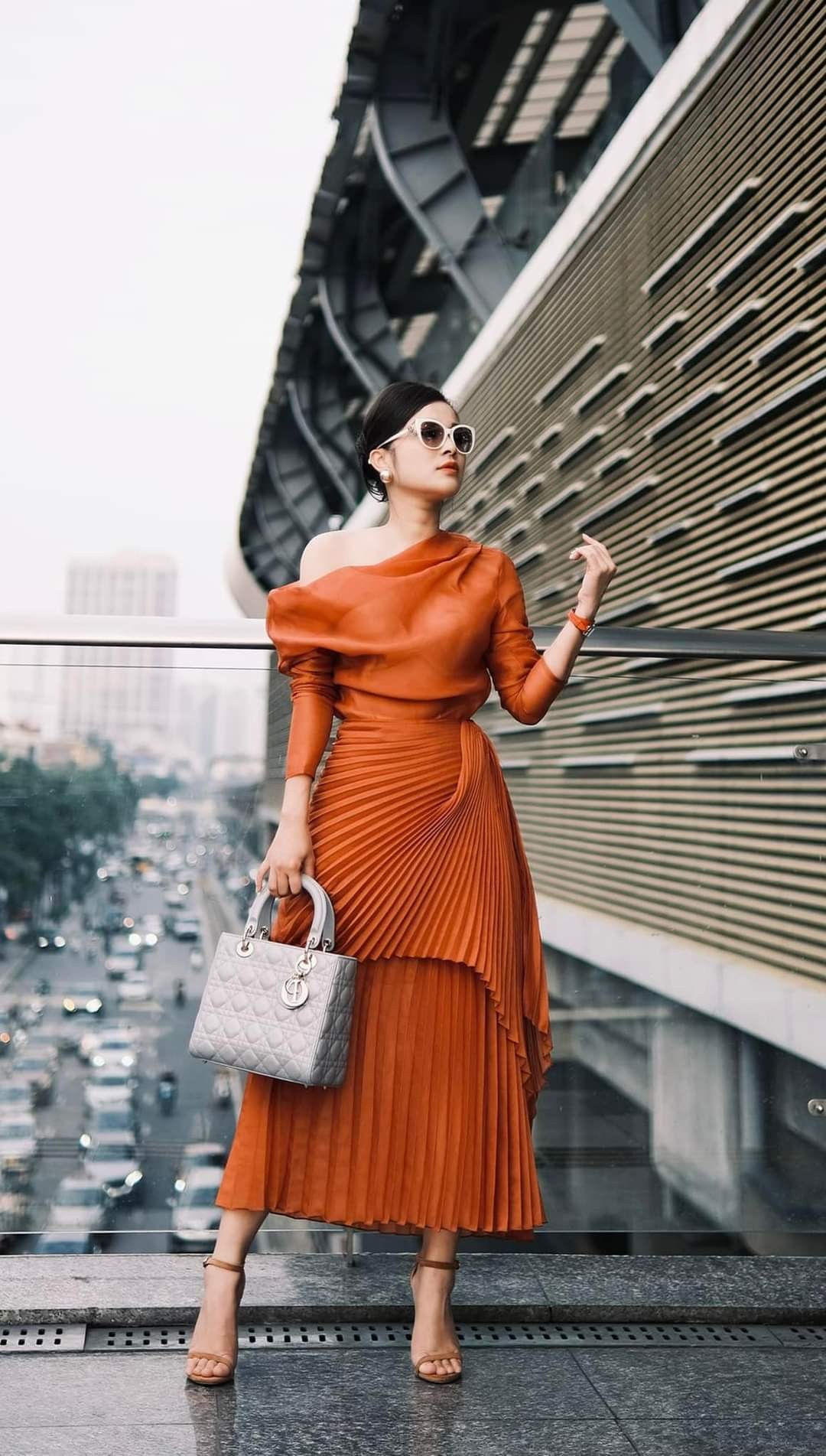 Sao Việt đồng loạt khoe thân hình quyến rũ