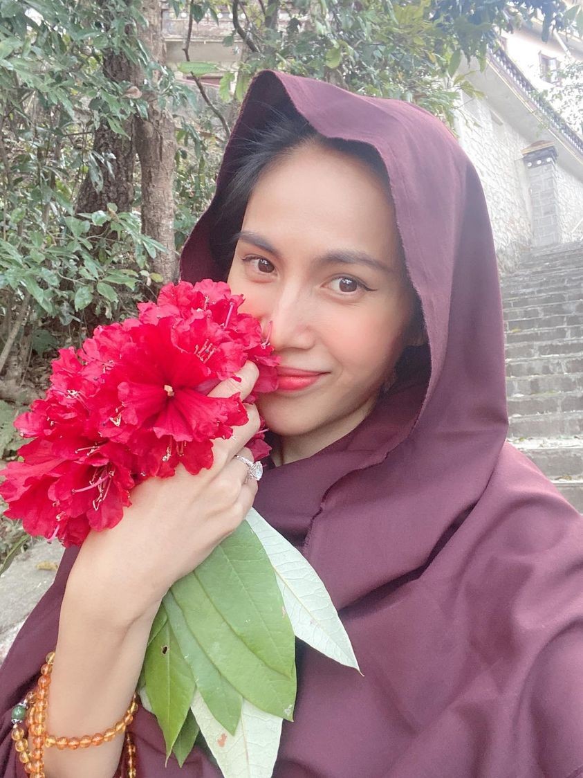 Sao Việt: Tuấn Tú hội ngộ Đan Lê, Đỗ Thị Hà lên set đồ cá tính