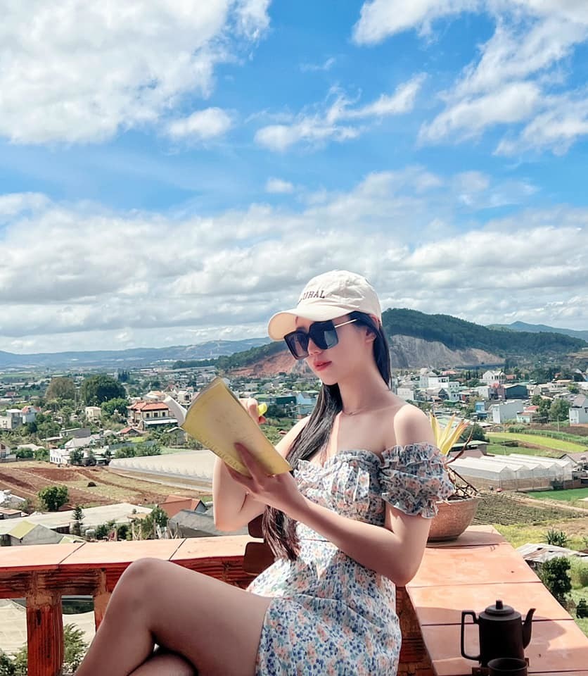 Sao Việt: Ngô Thanh Vân khoe nhẫn đính hôn