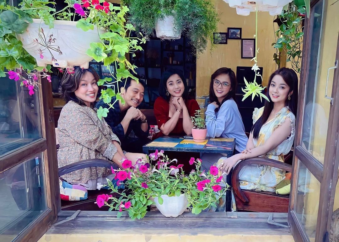 Sao Việt: Ngô Thanh Vân khoe nhẫn đính hôn